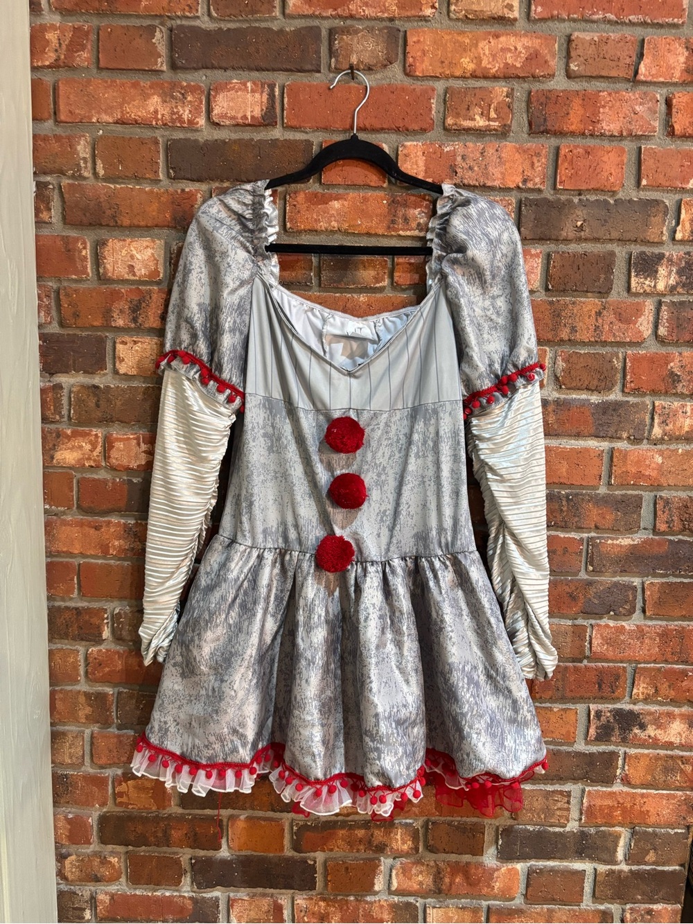 Spirit Halloween womens IT chapter 2 pennywise clown dress costume gray L